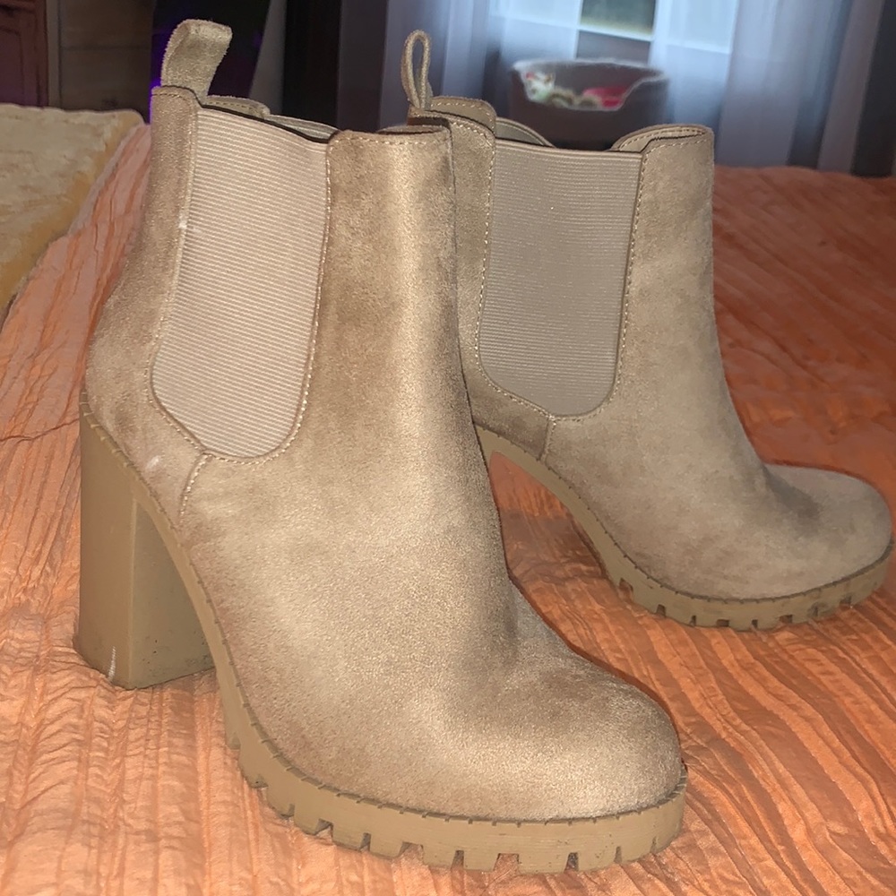 Tan suede booties 6.5